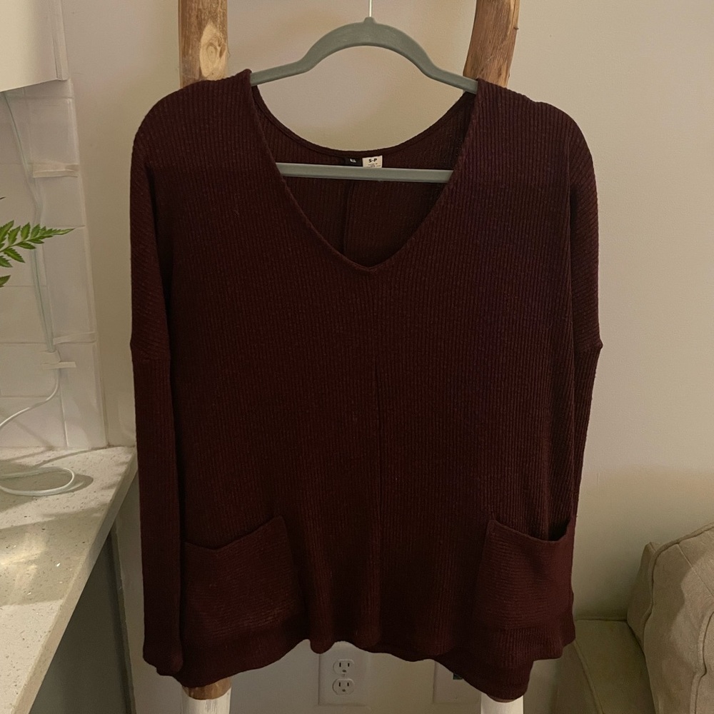 Burgundy seater with two pockets